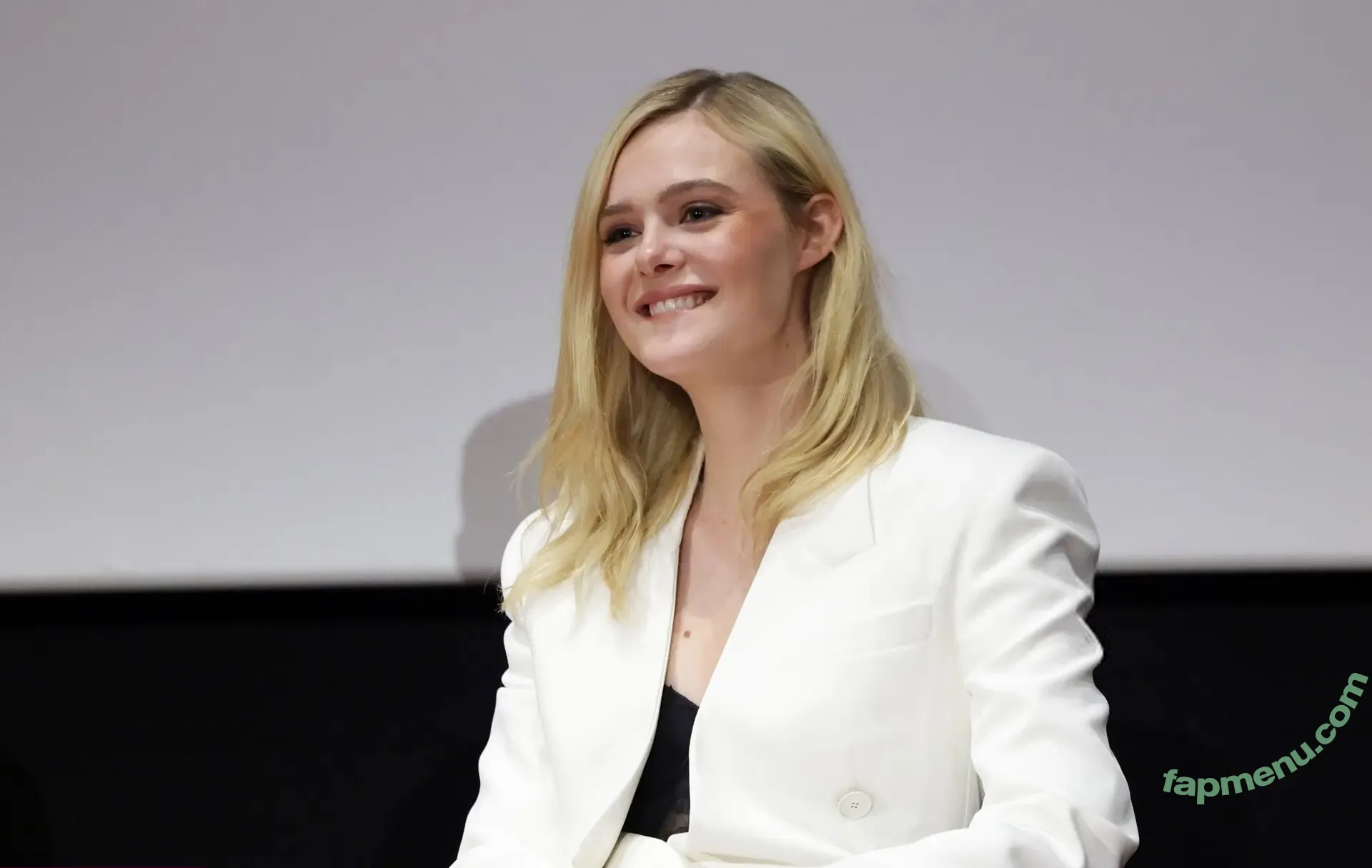 Elle Fanning nude photo #3383 (ellefanning)