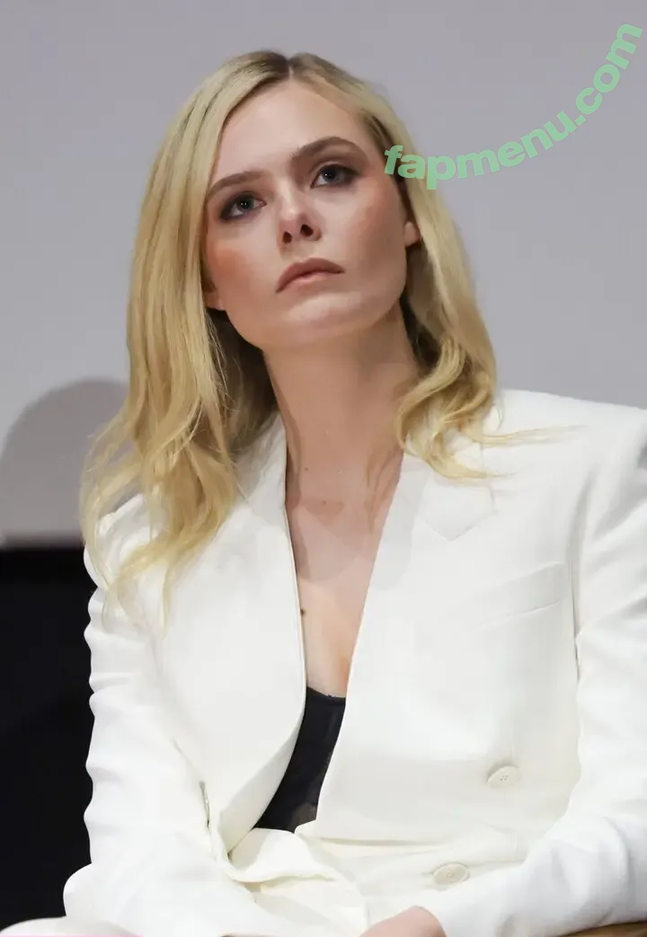 Elle Fanning nude photo #3388 (ellefanning)