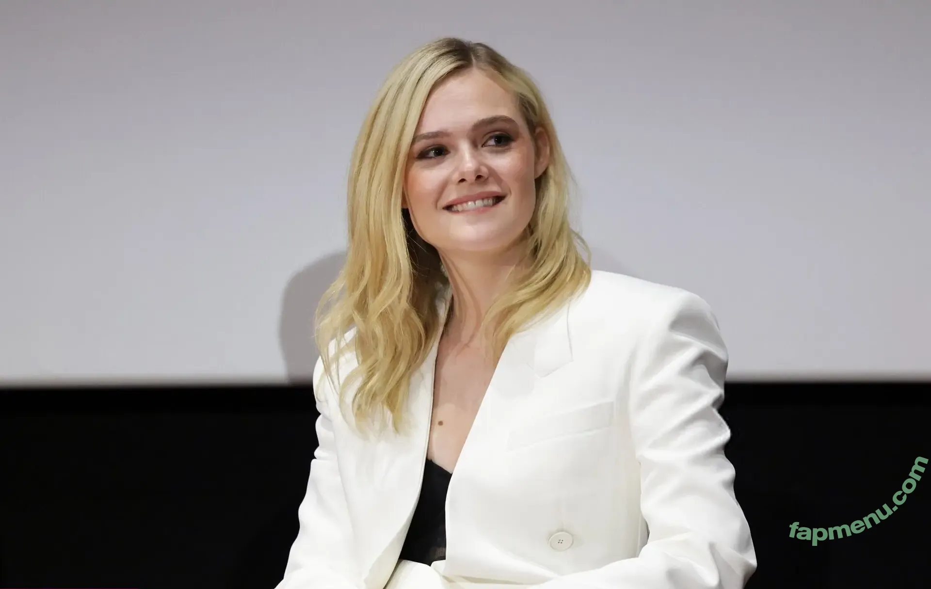 Elle Fanning nude photo #3397 (ellefanning)