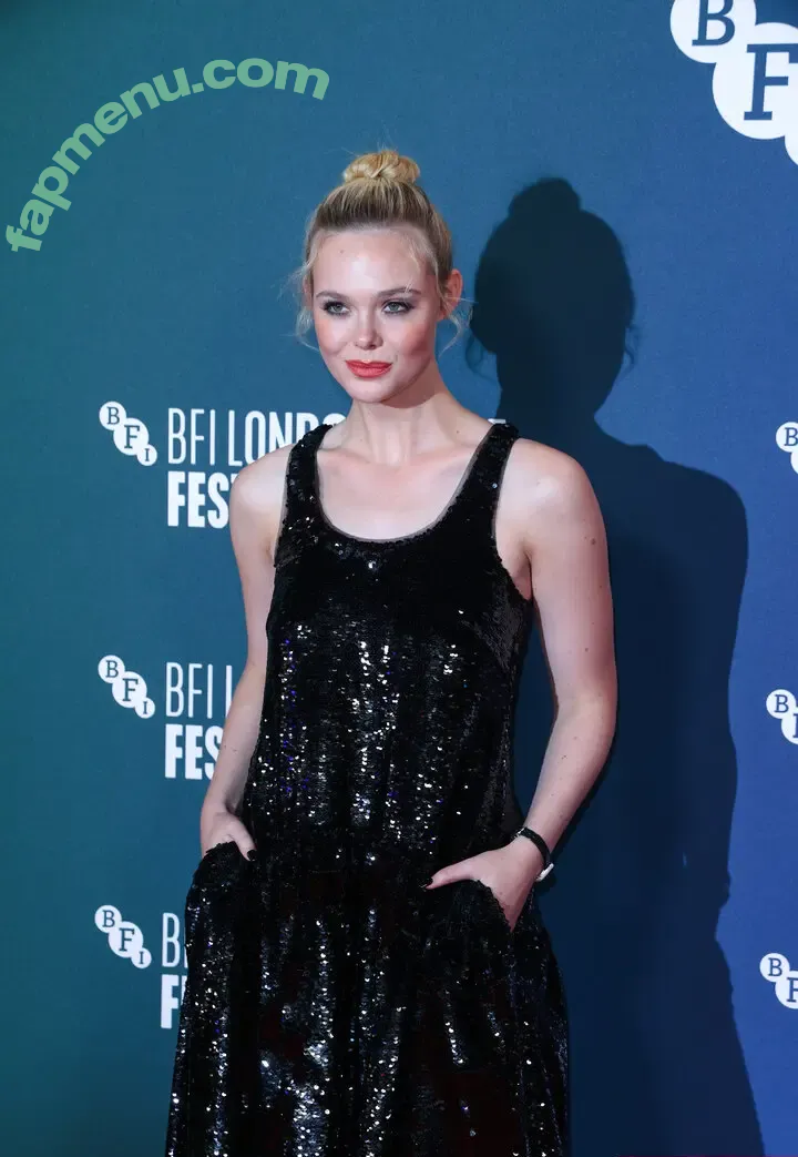 Elle Fanning nude photo #3408 (ellefanning)