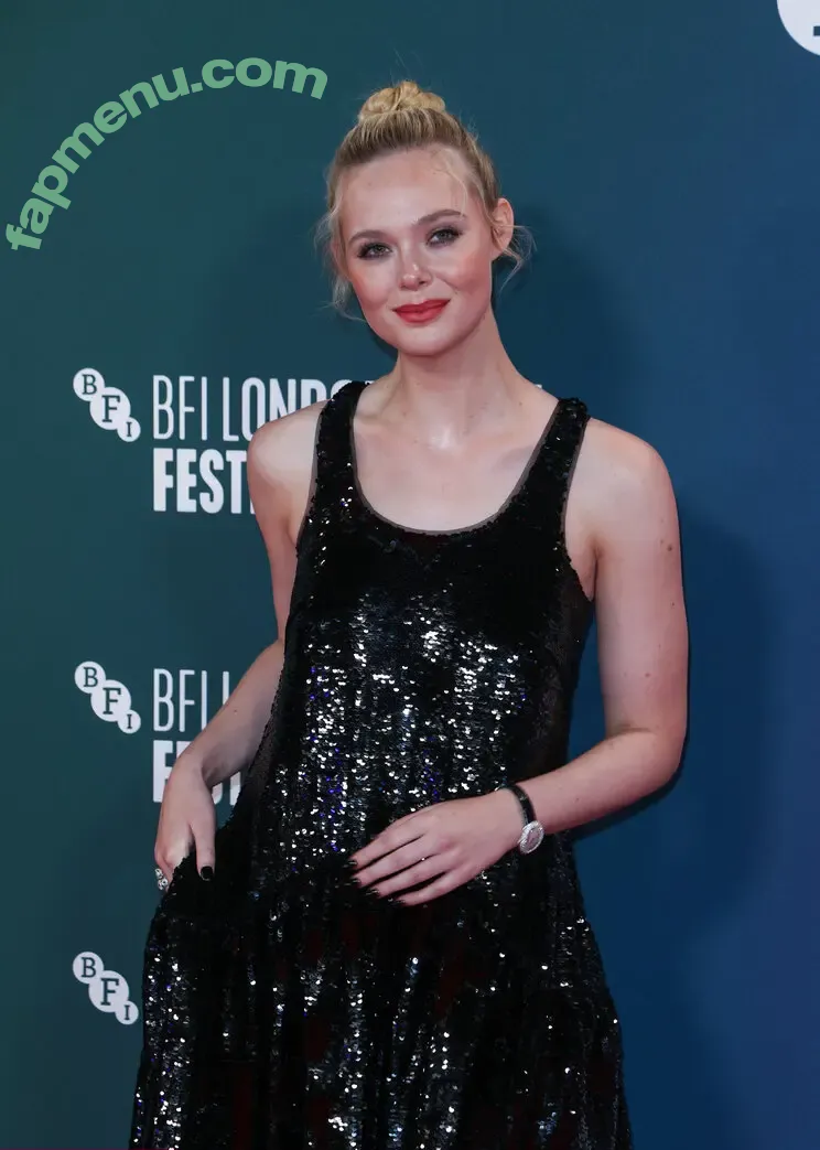 Elle Fanning nude photo #3414 (ellefanning)