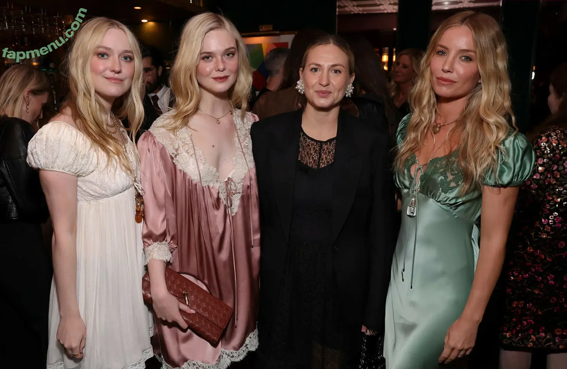 Elle Fanning nude photo #3440 (ellefanning)