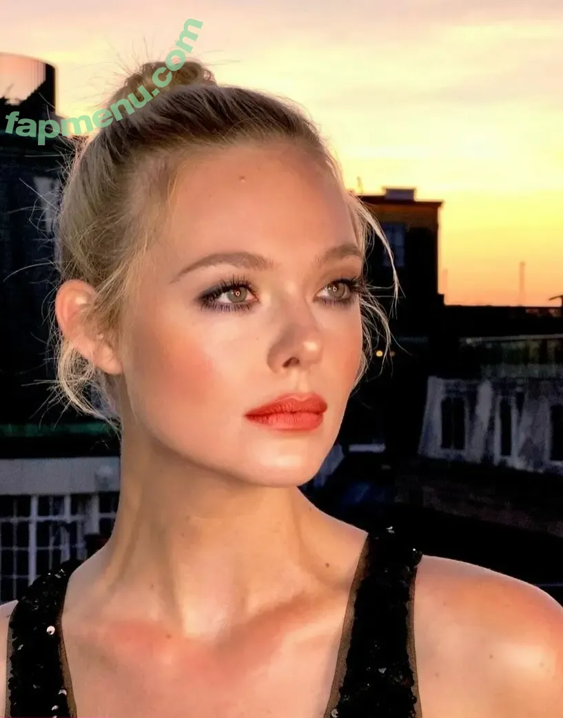 Elle Fanning nude photo #3462 (ellefanning)