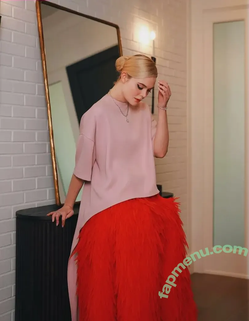 Elle Fanning nude photo #3468 (ellefanning)