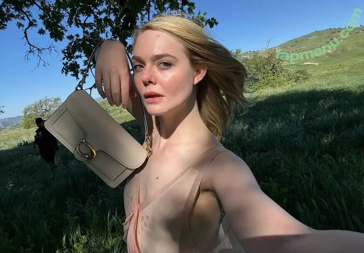 Elle Fanning nude photo #3492 (ellefanning)
