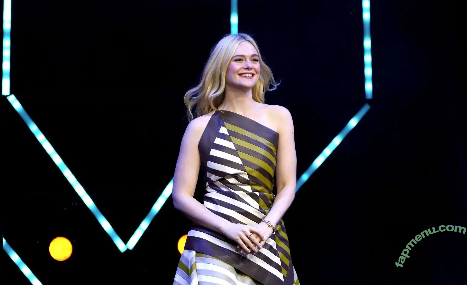 Elle Fanning nude photo #3503 (ellefanning)