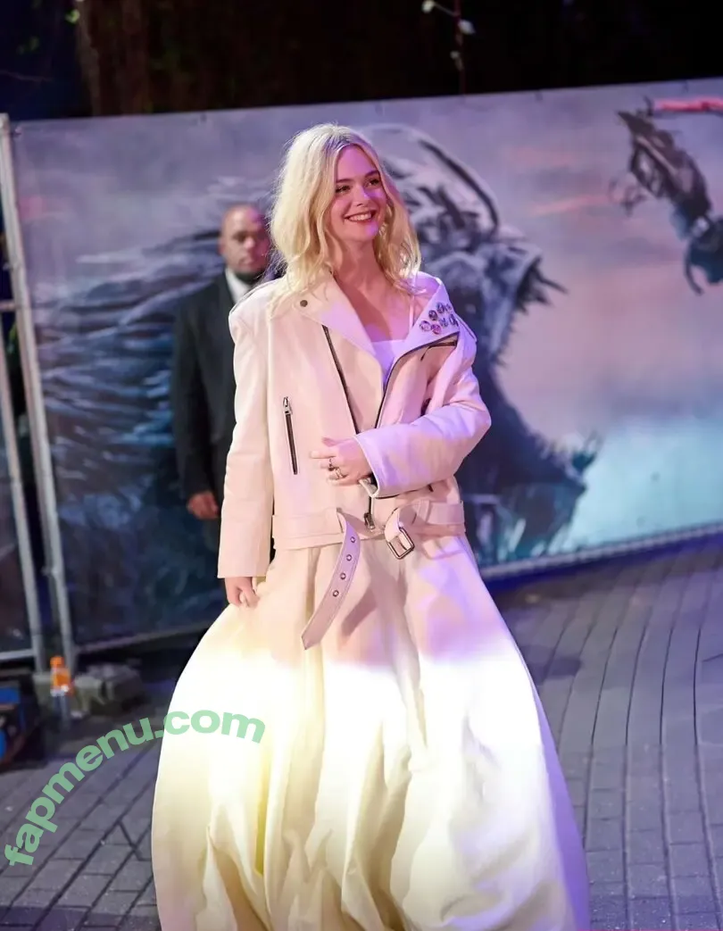 Elle Fanning nude photo #3520 (ellefanning)