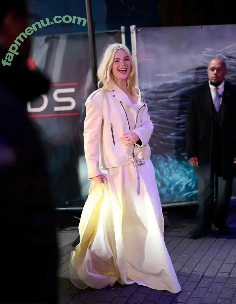 Elle Fanning nude photo #3521 (ellefanning)