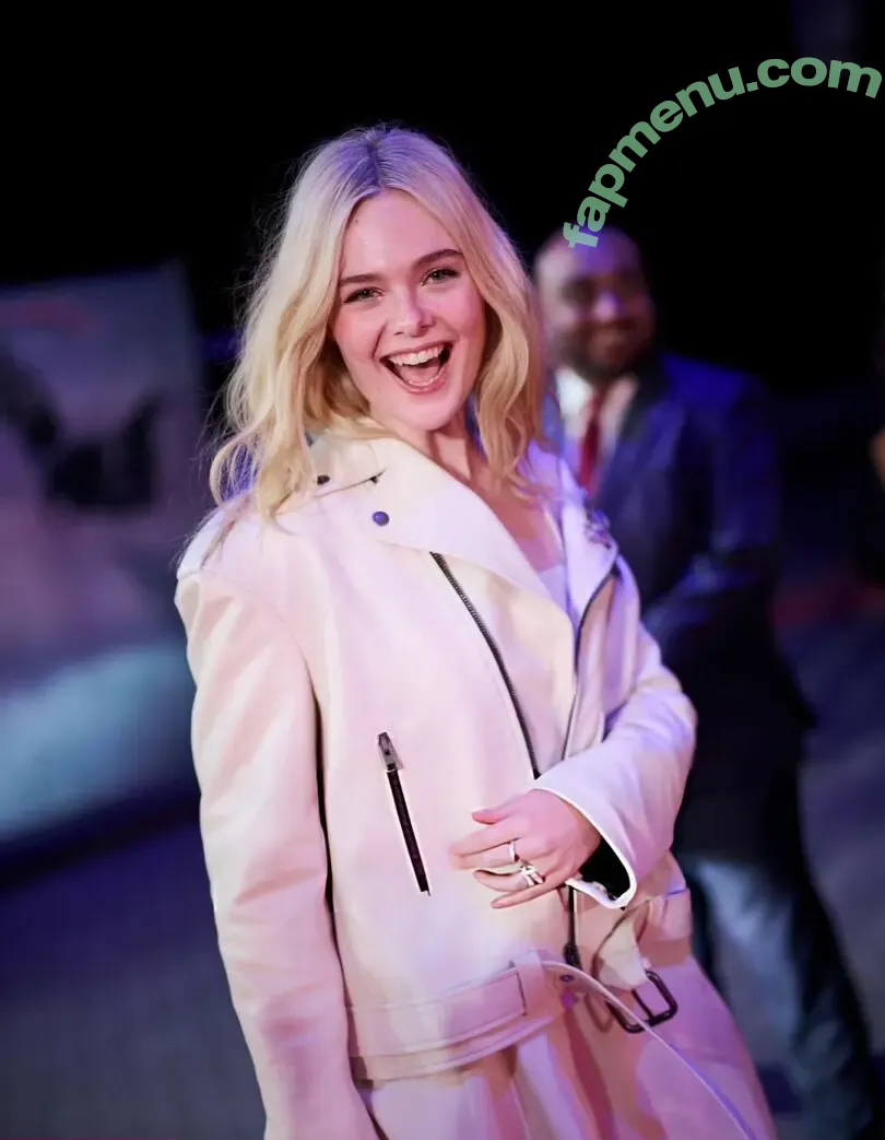 Elle Fanning nude photo #3523 (ellefanning)