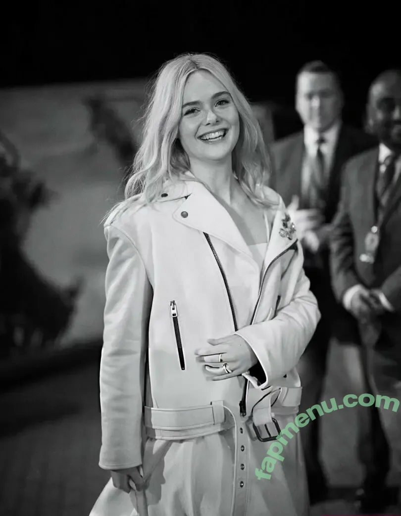 Elle Fanning nude photo #3524 (ellefanning)