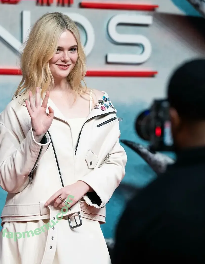 Elle Fanning nude photo #3528 (ellefanning)