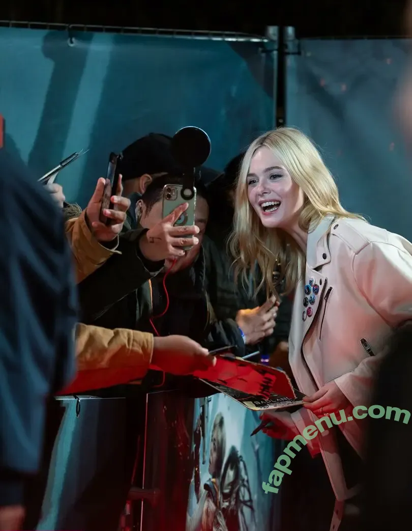 Elle Fanning nude photo #3531 (ellefanning)