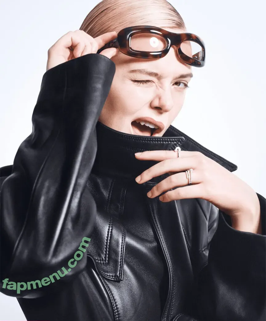 Elle Fanning nude photo #3539 (ellefanning)