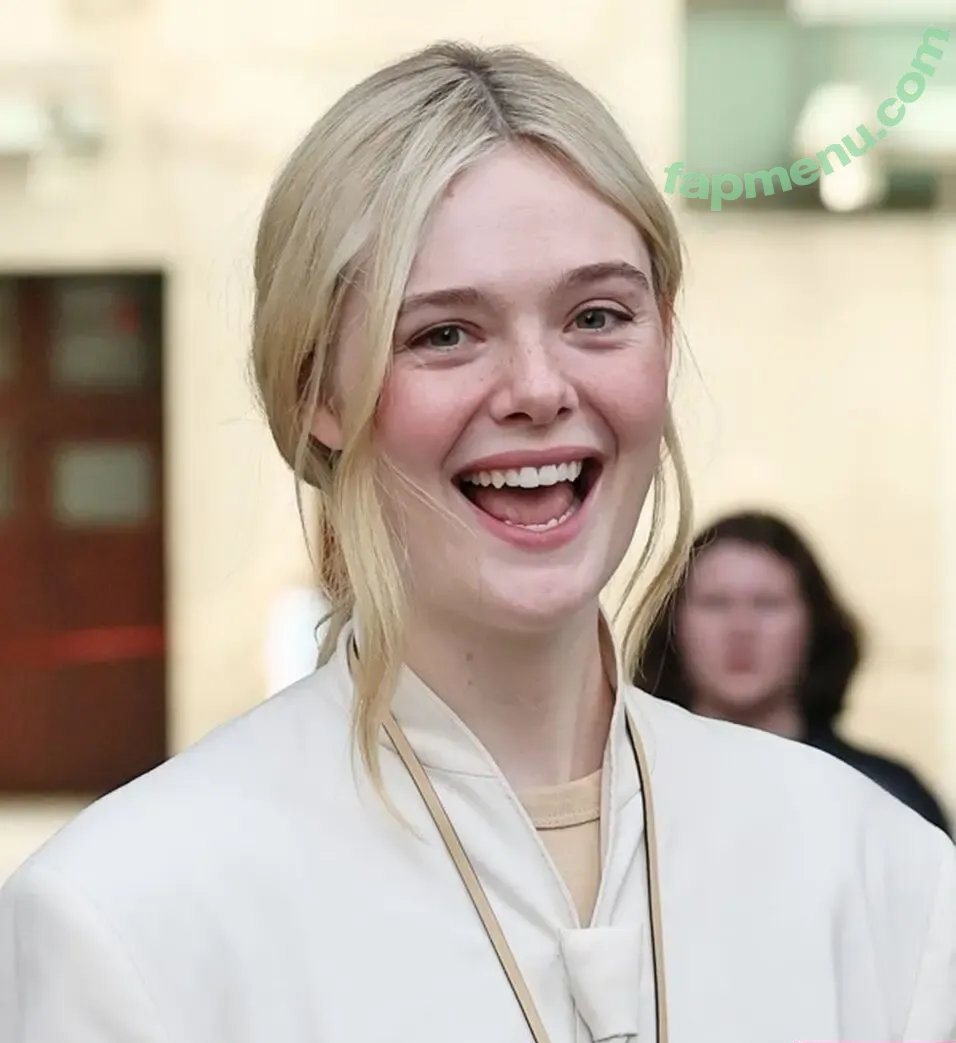Elle Fanning nude photo #3549 (ellefanning)