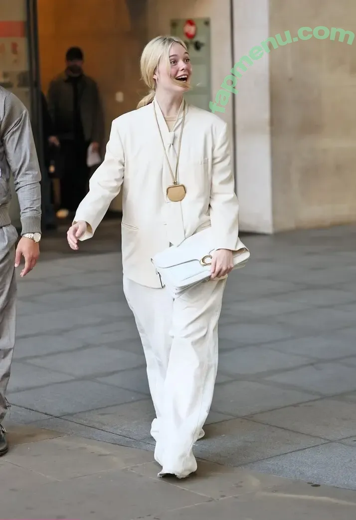 Elle Fanning nude photo #3551 (ellefanning)