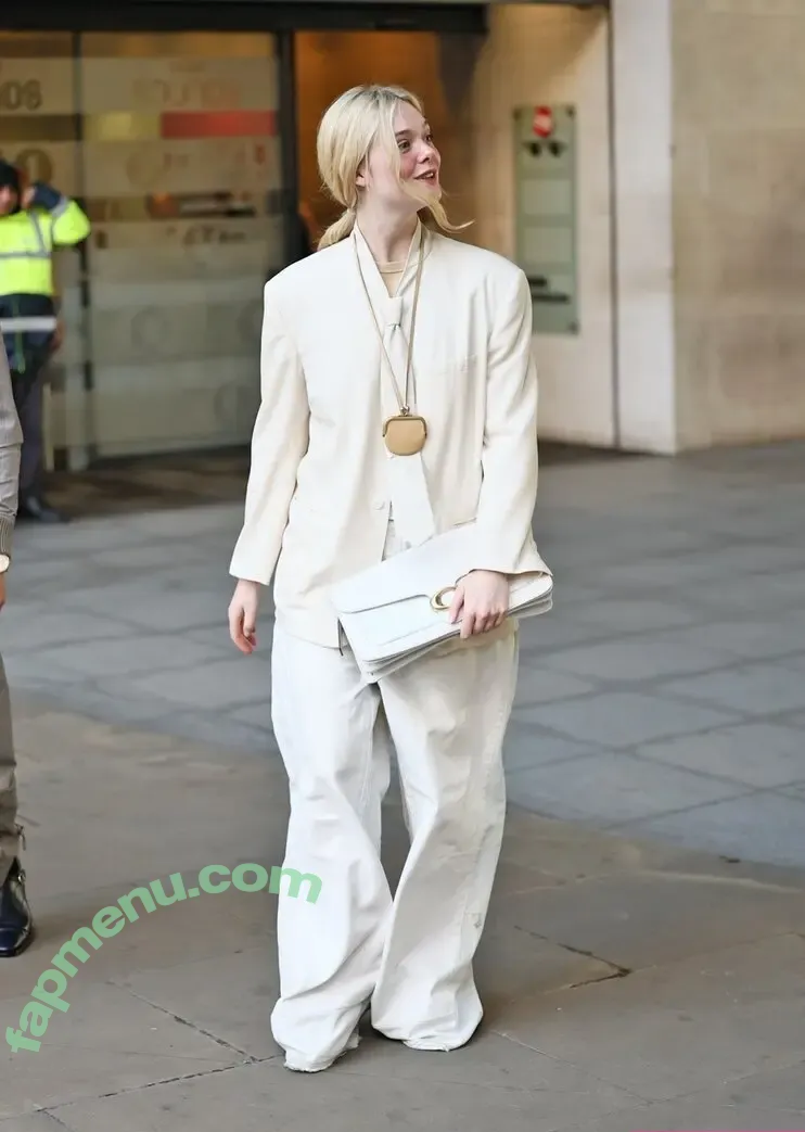 Elle Fanning nude photo #3553 (ellefanning)