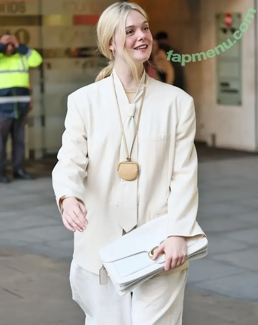 Elle Fanning nude photo #3554 (ellefanning)