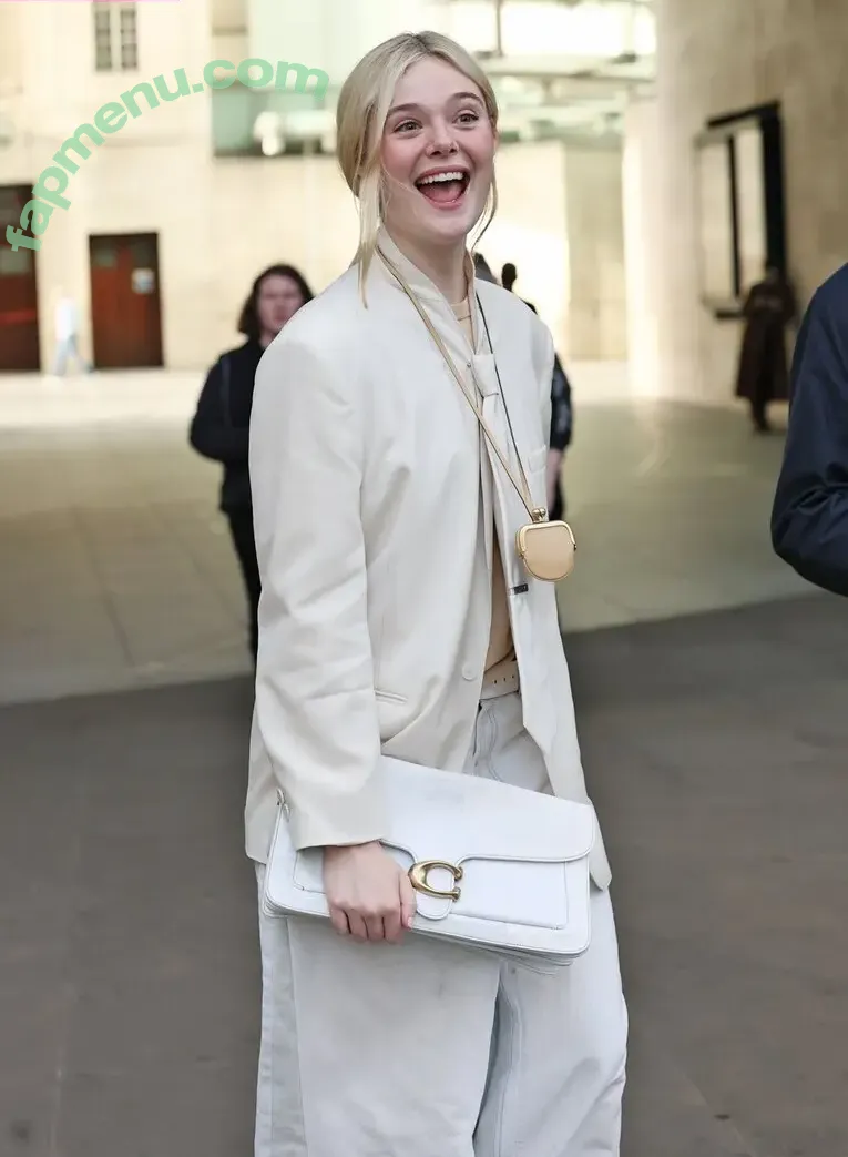Elle Fanning nude photo #3557 (ellefanning)