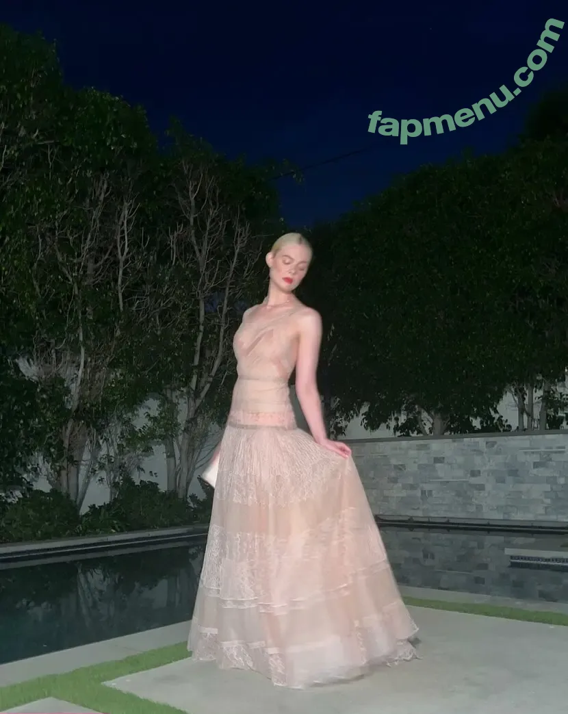 Elle Fanning nude photo #3660 (ellefanning)