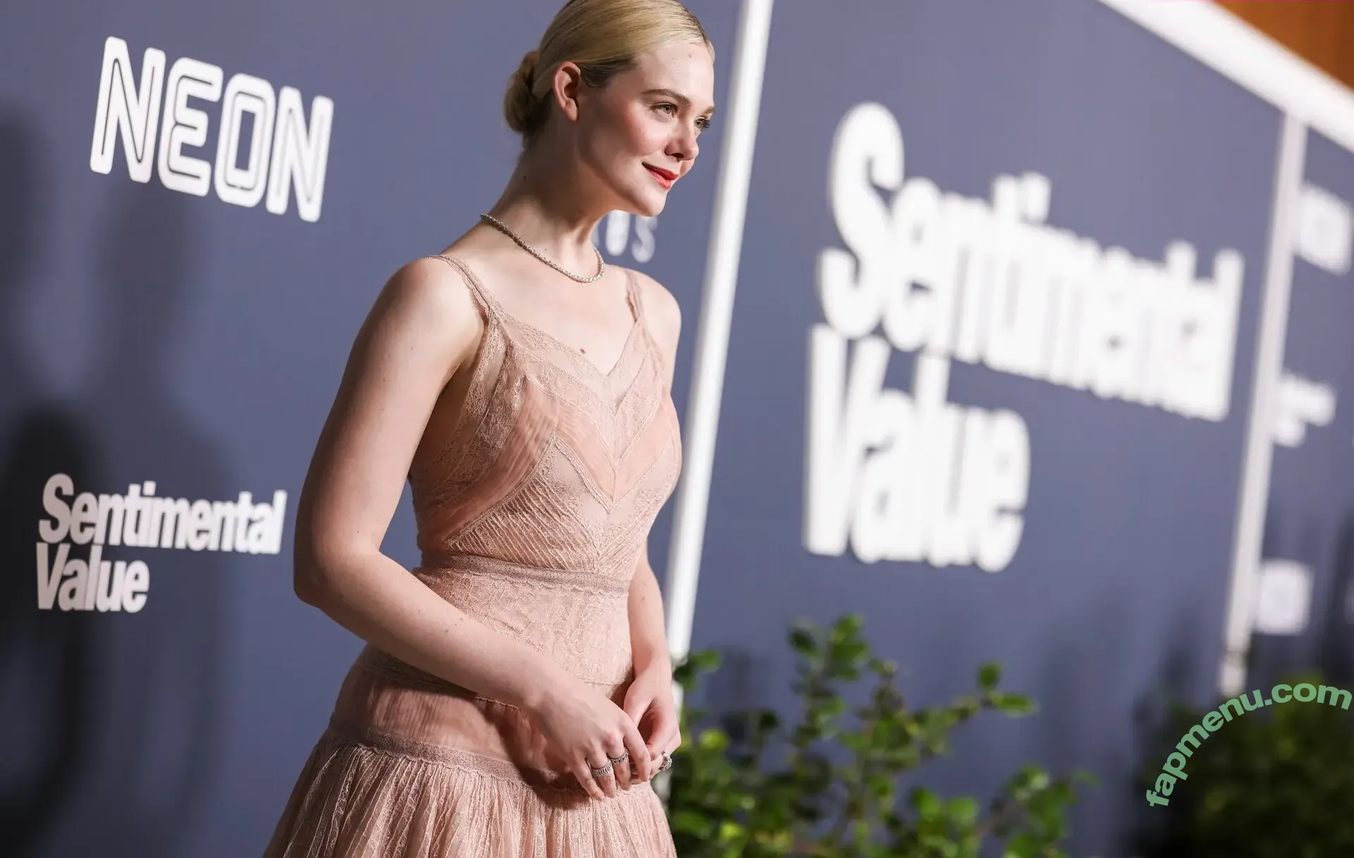 Elle Fanning nude photo #3673 (ellefanning)