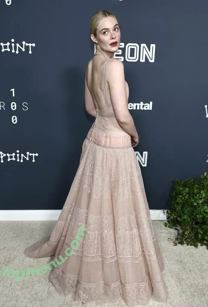 Elle Fanning nude photo #3687 (ellefanning)
