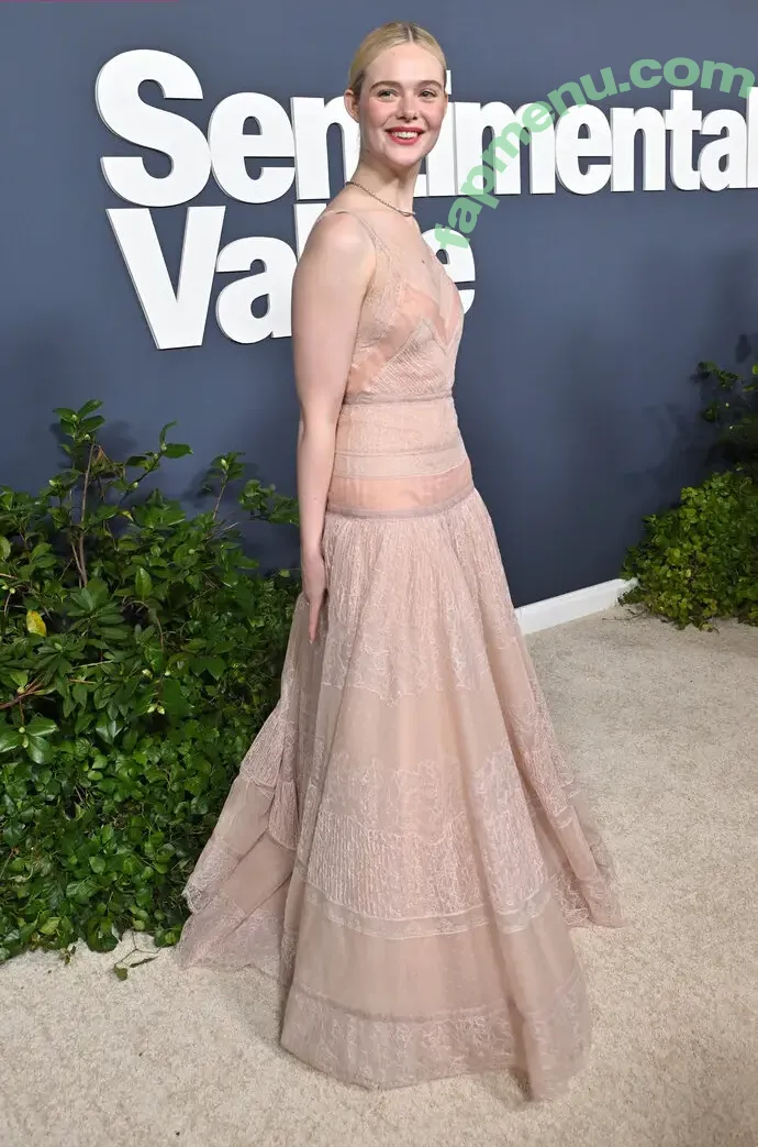 Elle Fanning nude photo #3694 (ellefanning)