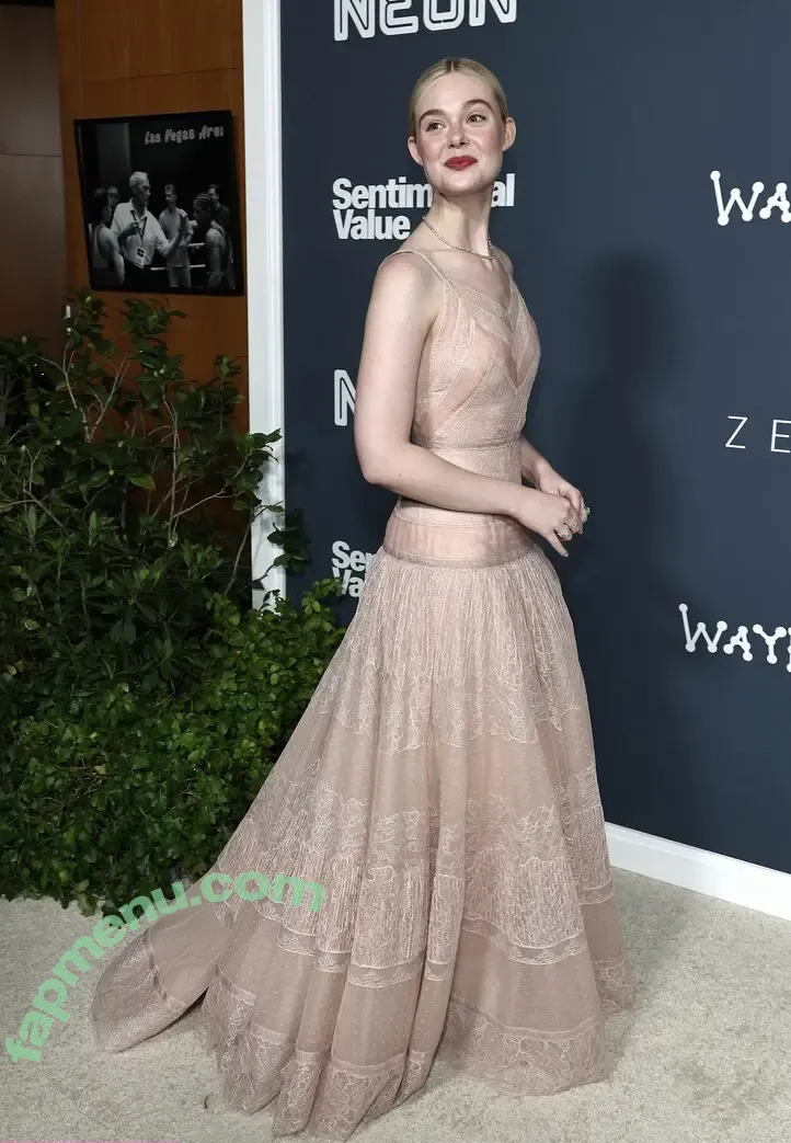 Elle Fanning nude photo #3707 (ellefanning)