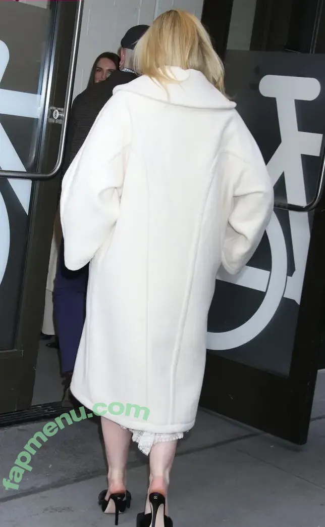 Elle Fanning nude photo #3713 (ellefanning)