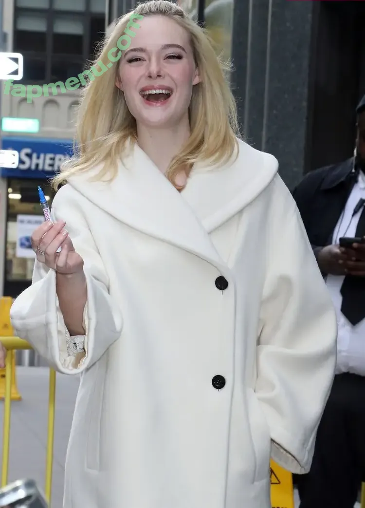 Elle Fanning nude photo #3718 (ellefanning)