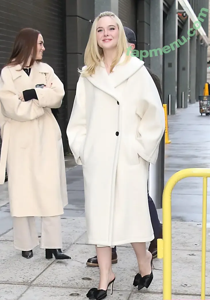 Elle Fanning nude photo #3721 (ellefanning)