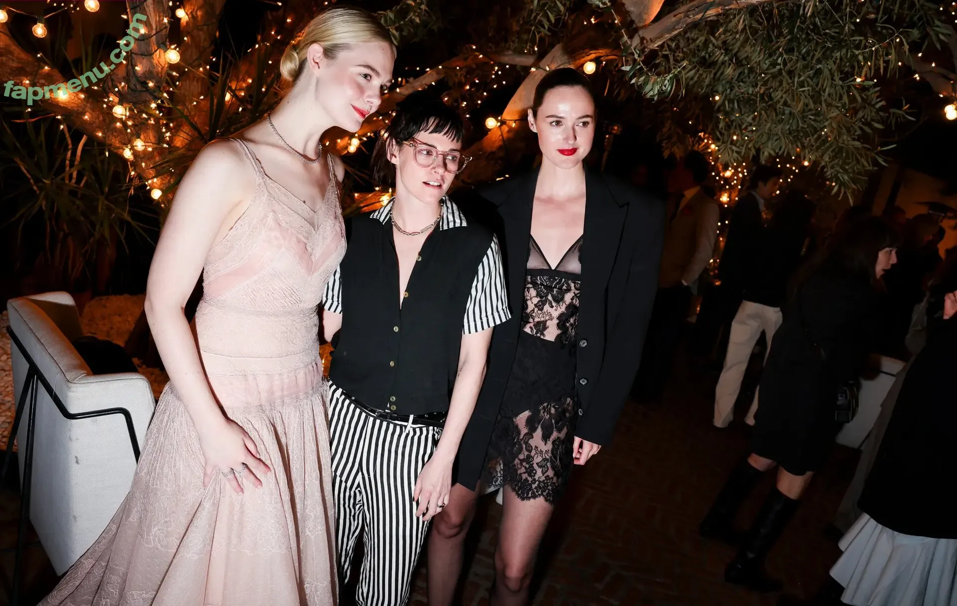 Elle Fanning nude photo #3727 (ellefanning)