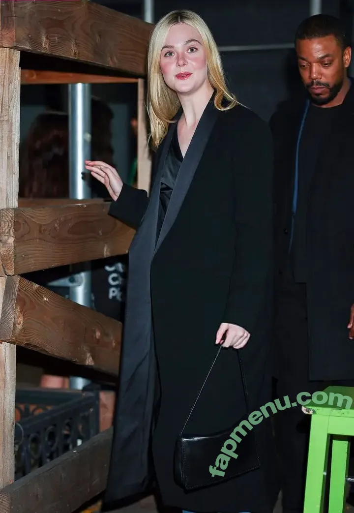 Elle Fanning nude photo #3745 (ellefanning)