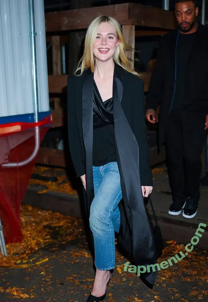 Elle Fanning nude photo #3747 (ellefanning)