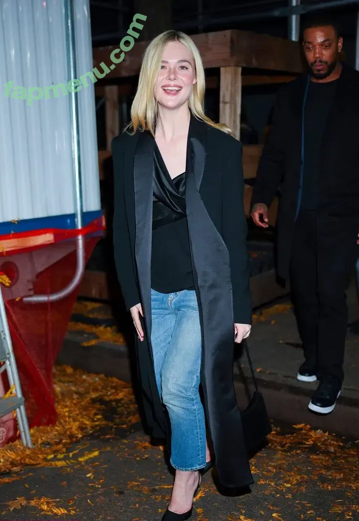 Elle Fanning nude photo #3748 (ellefanning)