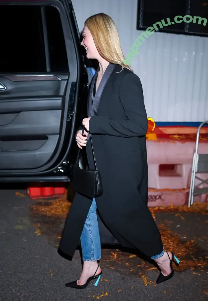 Elle Fanning nude photo #3751 (ellefanning)