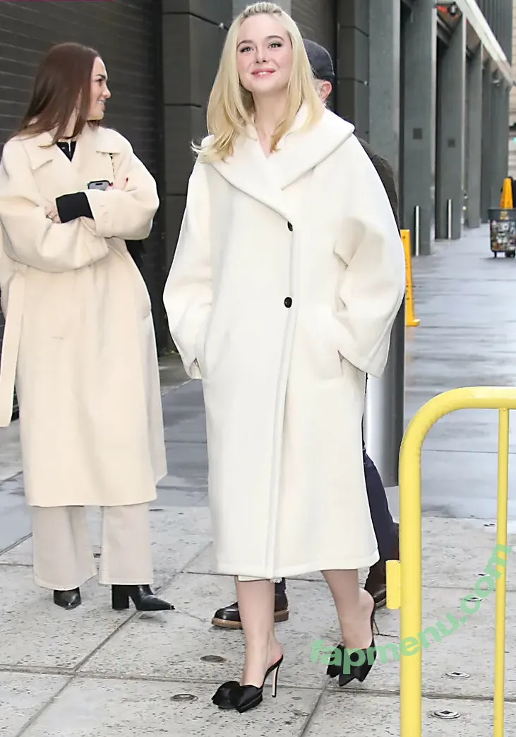 Elle Fanning nude photo #3755 (ellefanning)