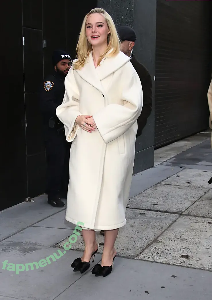 Elle Fanning nude photo #3758 (ellefanning)