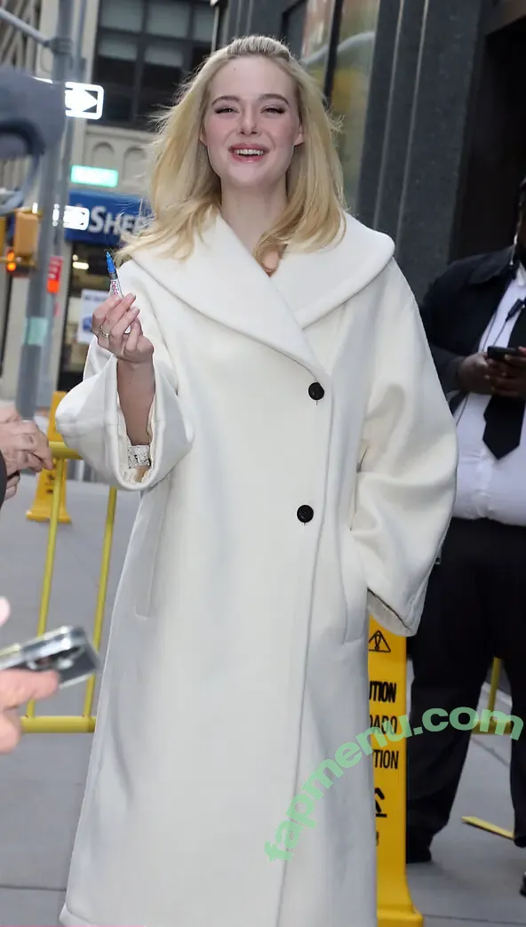 Elle Fanning nude photo #3759 (ellefanning)