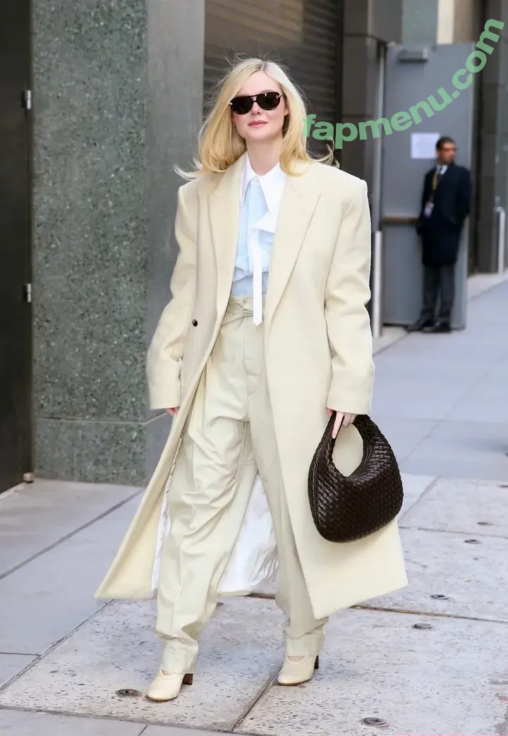 Elle Fanning nude photo #3784 (ellefanning)