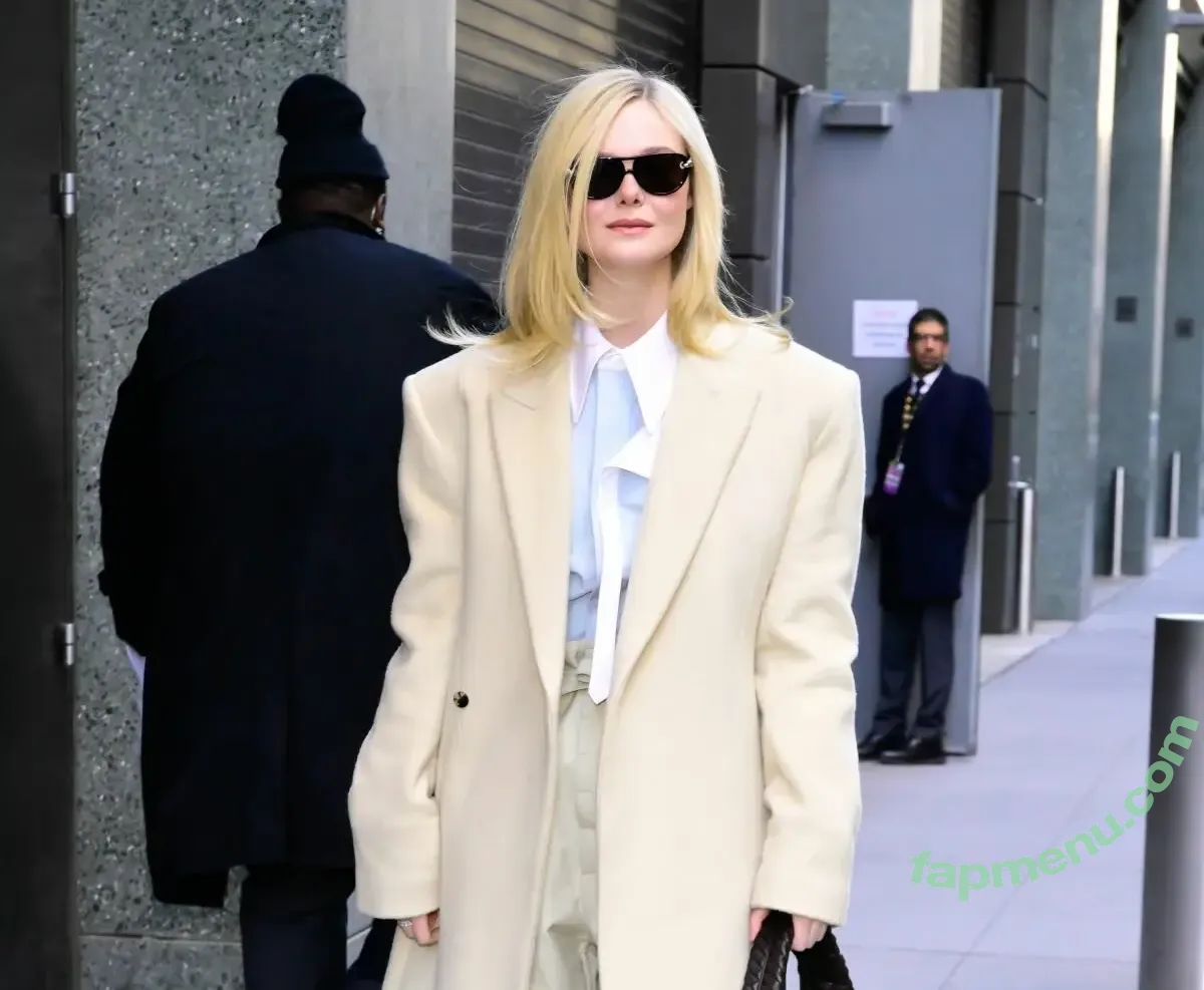 Elle Fanning nude photo #3787 (ellefanning)