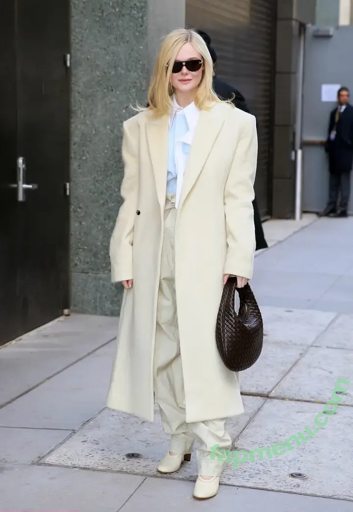 Elle Fanning nude photo #3788 (ellefanning)