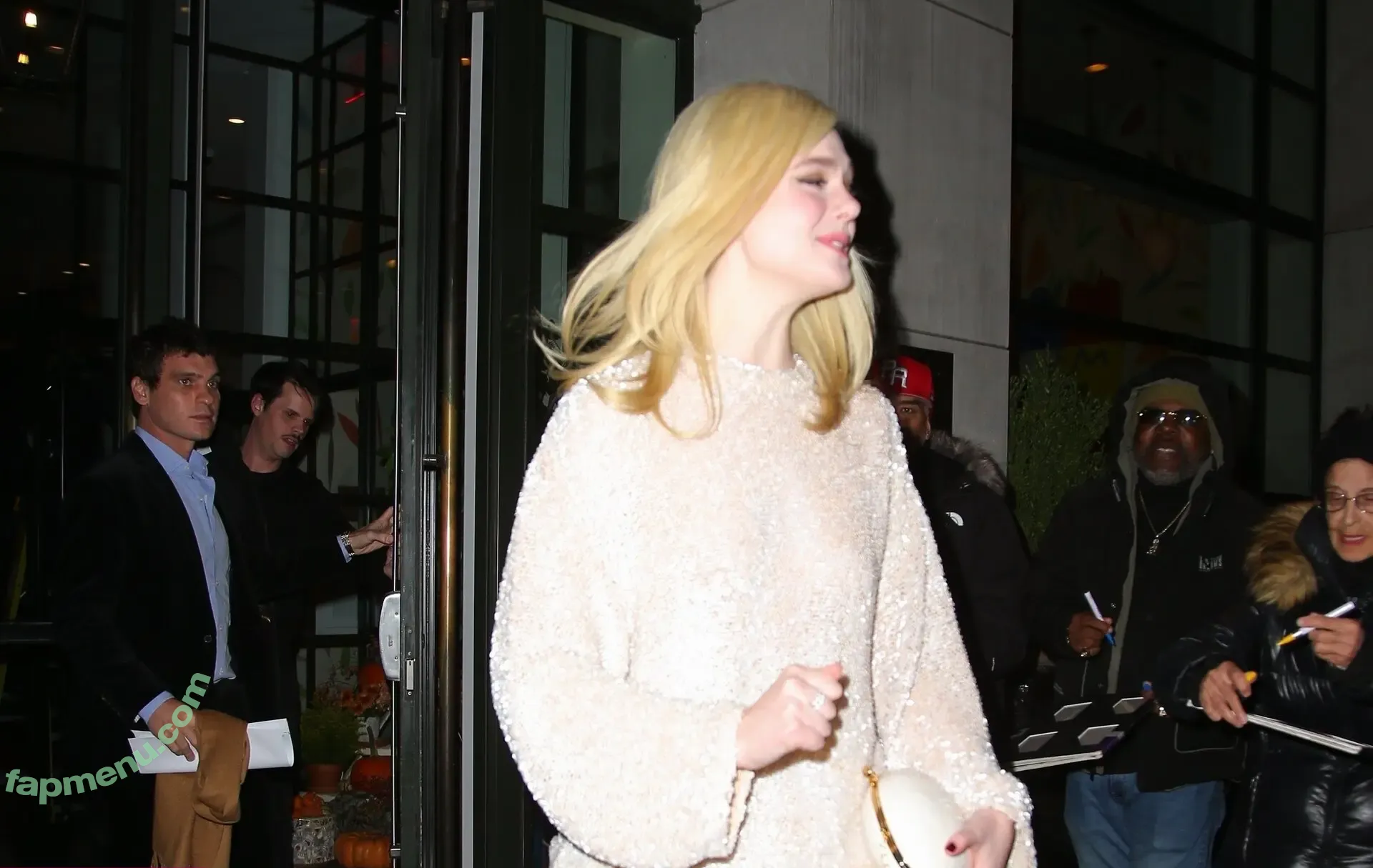 Elle Fanning nude photo #3813 (ellefanning)