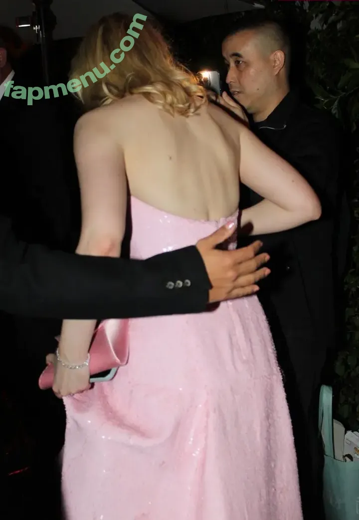 Elle Fanning nude photo #3909 (ellefanning)