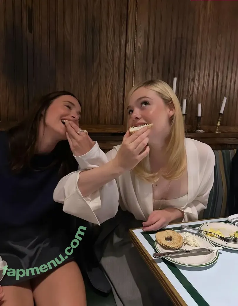 Elle Fanning nude photo #3940 (ellefanning)