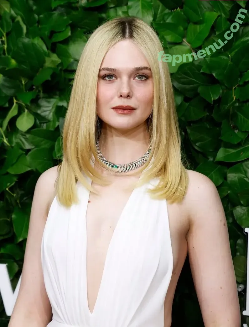 Elle Fanning nude photo #3995 (ellefanning)