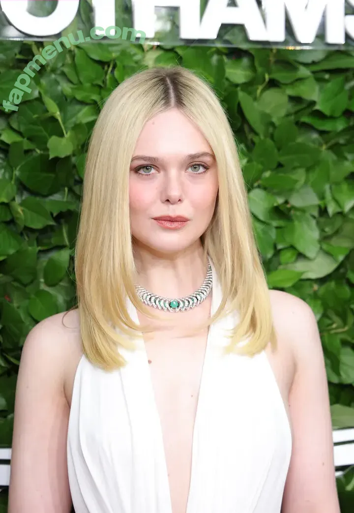 Elle Fanning nude photo #3999 (ellefanning)