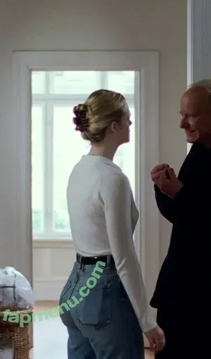 Elle Fanning / ellefanning nude photo #4043