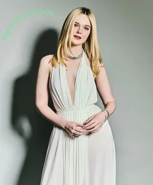 Elle Fanning / ellefanning nude photo #4045