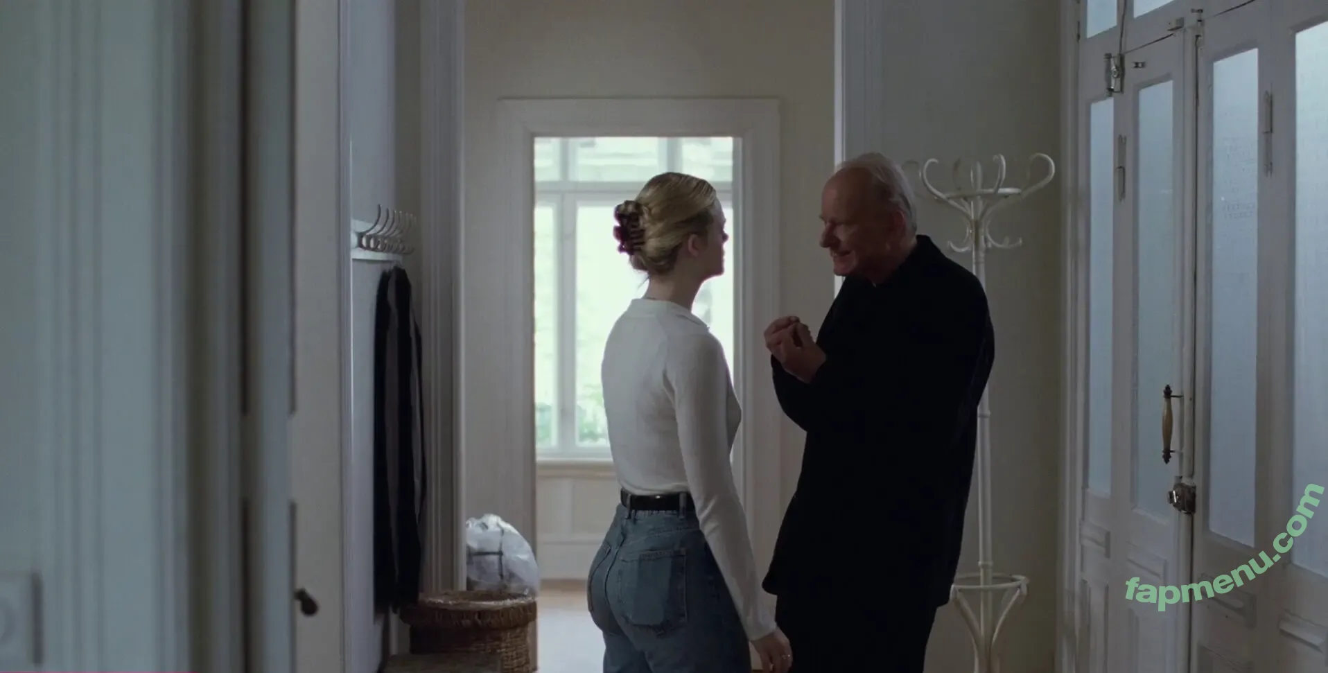 Elle Fanning nude photo #4031 (ellefanning)