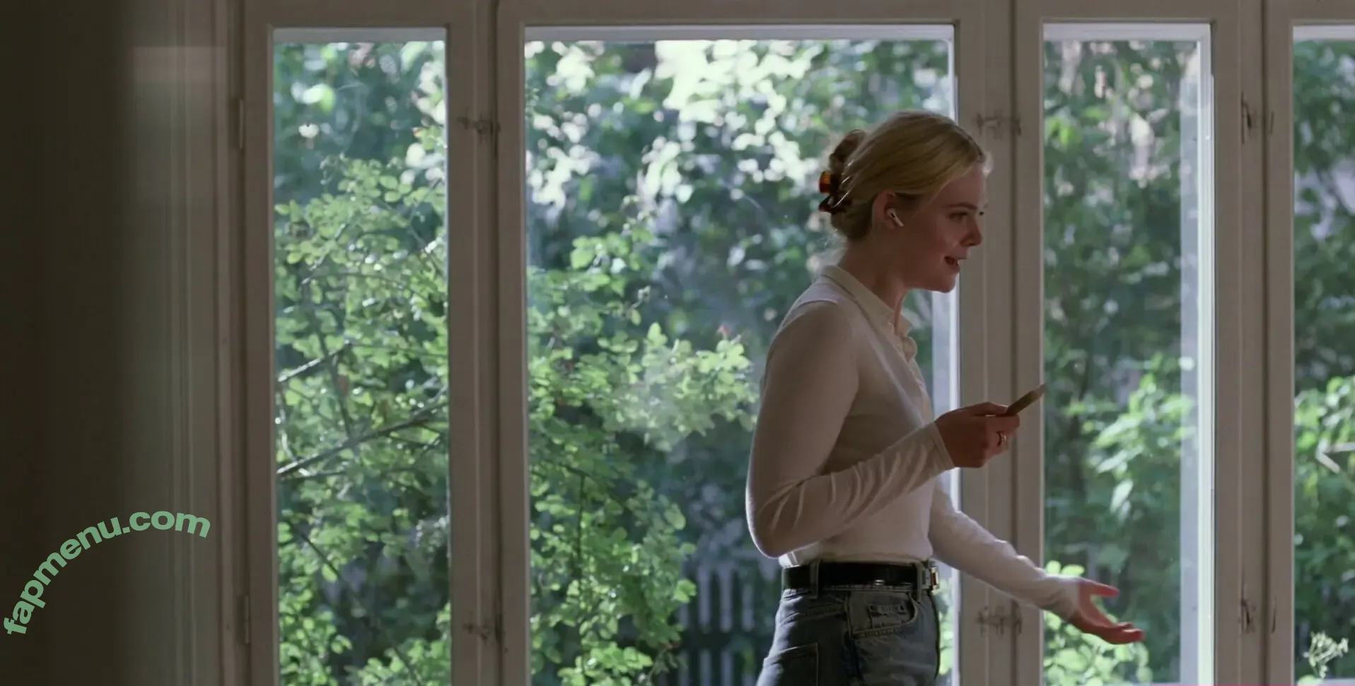 Elle Fanning nude photo #4037 (ellefanning)